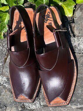 Leather sandals, in rich warm brown, size 40-41